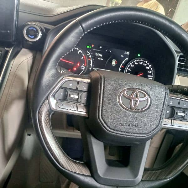 Toyota Land Cruiser 2022 6