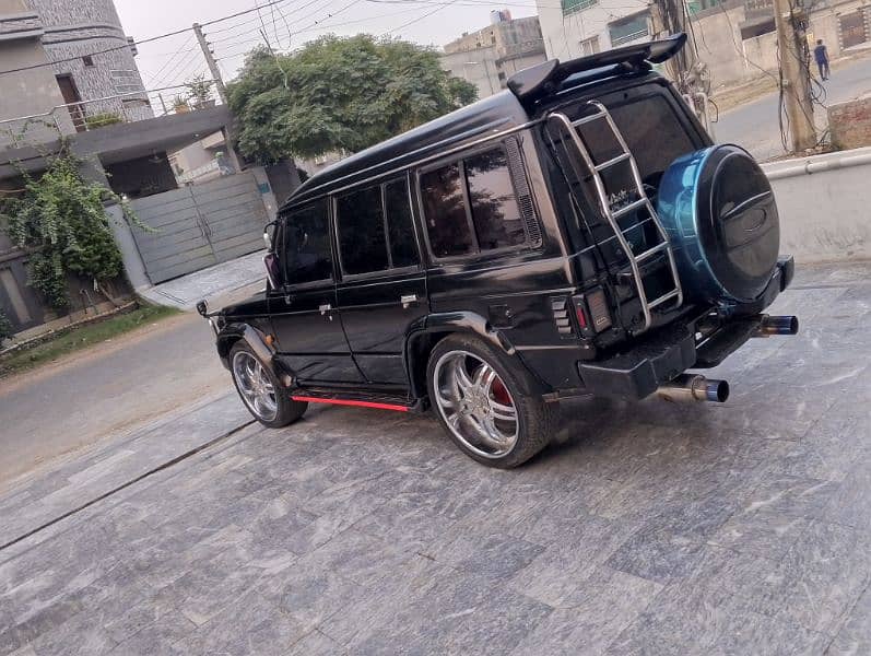 Mitsubishi Pajero G wagon style 2