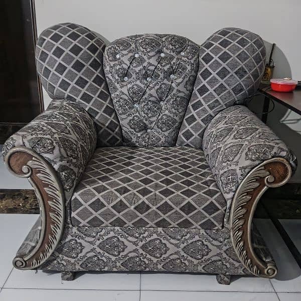 6 Seater Sofa. Good Condition 4