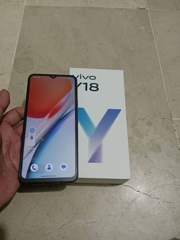 VIVO Y18 (4,128GB) 1