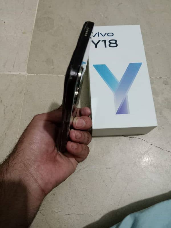 VIVO Y18 (4,128GB) 2