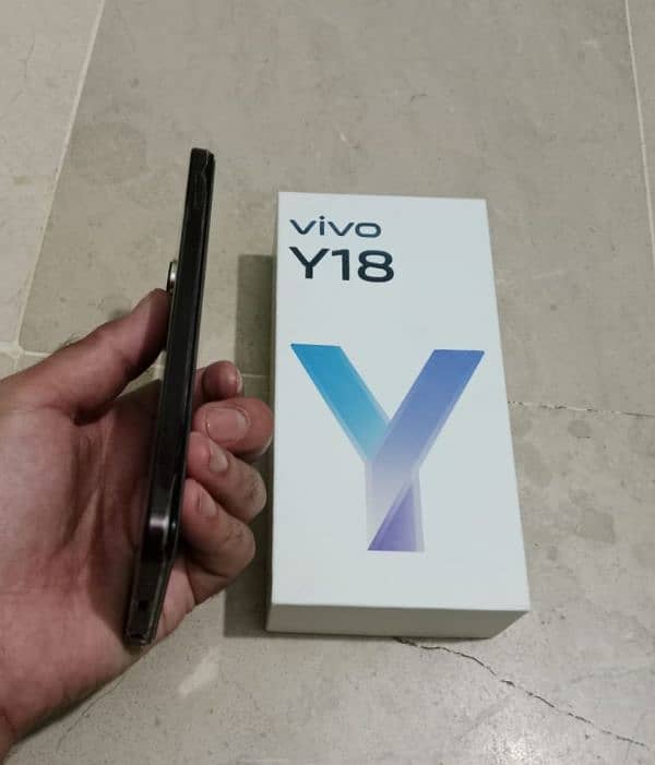 VIVO Y18 (4,128GB) 3