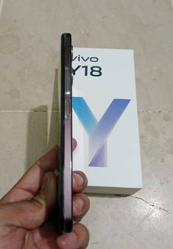 VIVO Y18 (4,128GB) 4