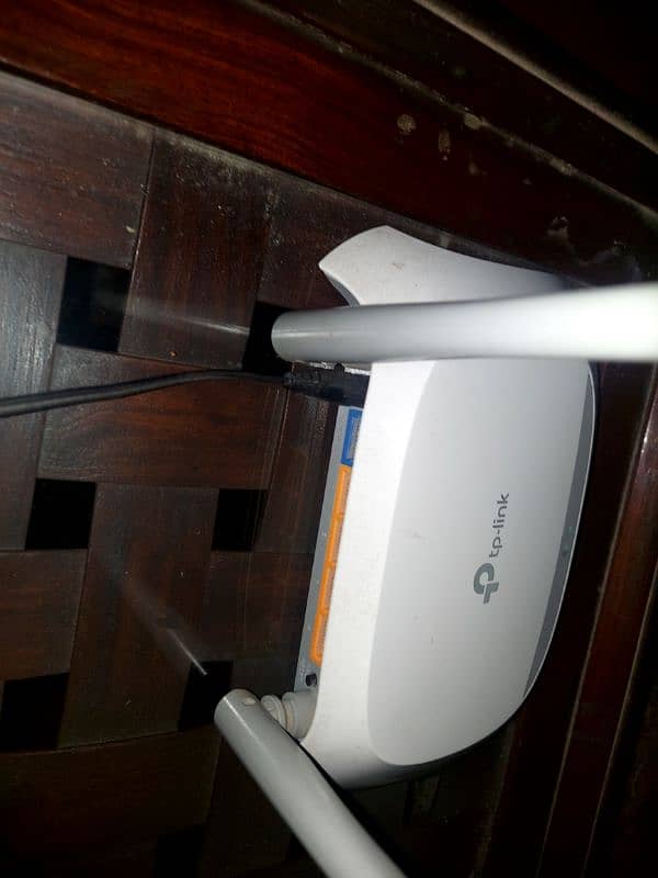 TP link WR840N 300 Mbps Wireless and router 3