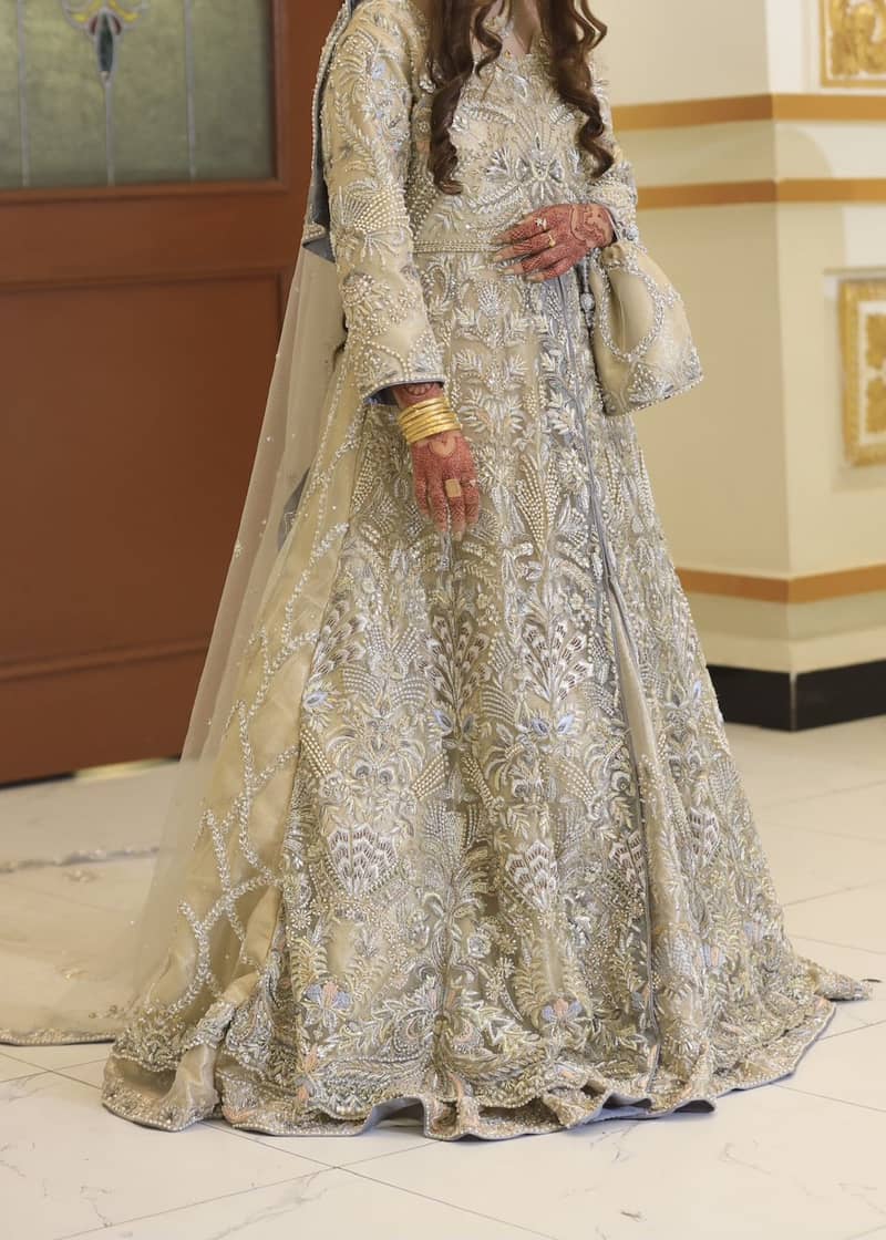 Bridal lehenga Bridal maksi one time used 7