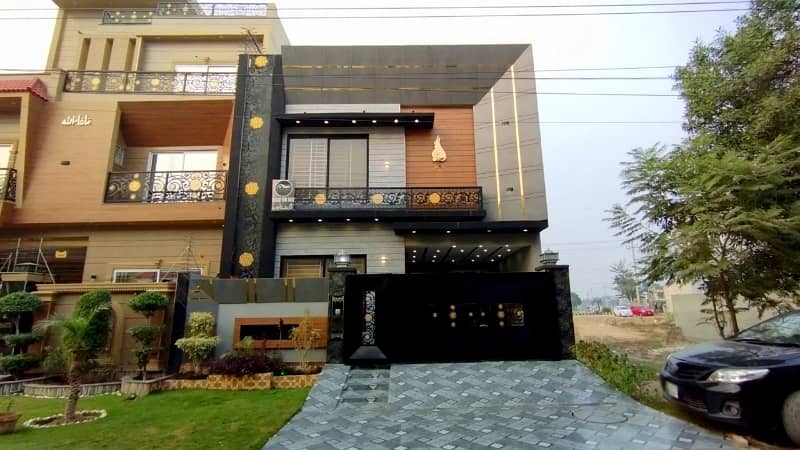 10 Marla Luxurious Low Price House For Sale 0