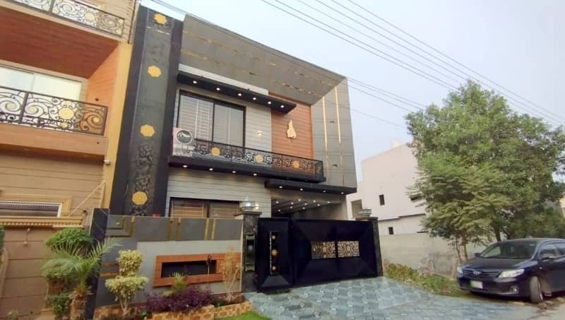 10 Marla Luxurious Low Price House For Sale 1