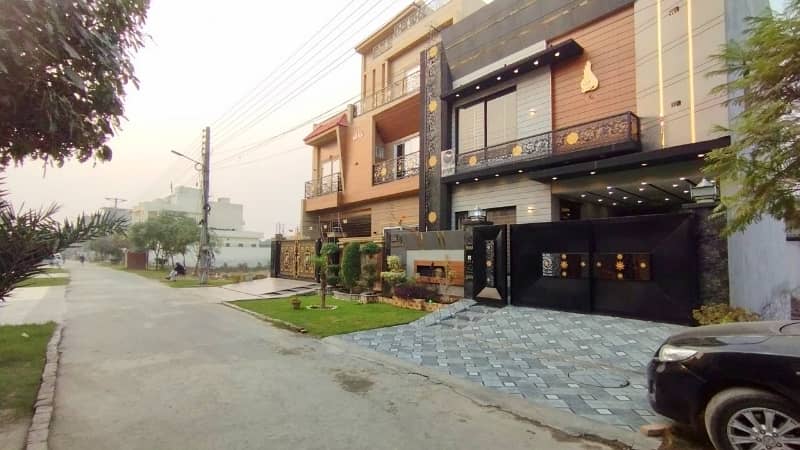 10 Marla Luxurious Low Price House For Sale 3