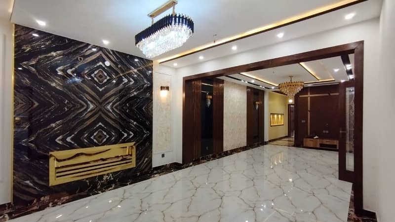 10 Marla Luxurious Low Price House For Sale 4