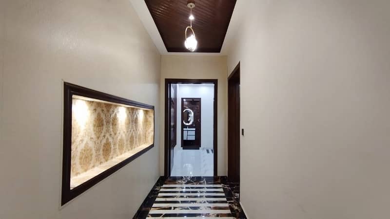 10 Marla Luxurious Low Price House For Sale 10