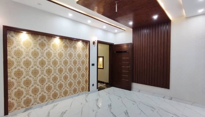 10 Marla Luxurious Low Price House For Sale 15