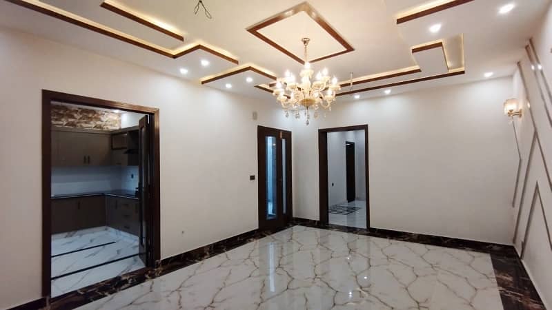 10 Marla Luxurious Low Price House For Sale 22