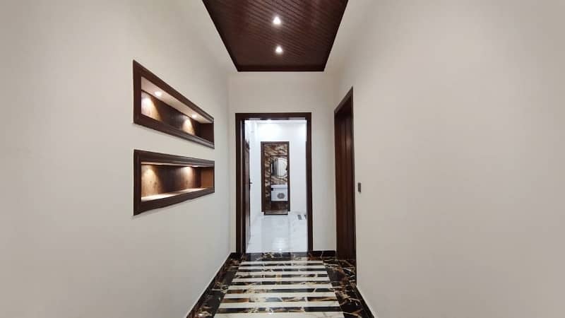 10 Marla Luxurious Low Price House For Sale 29