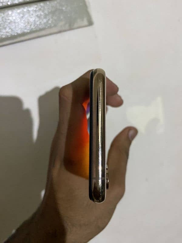 IPHONE XS FACTORY UNLOCKED 64 GB 4