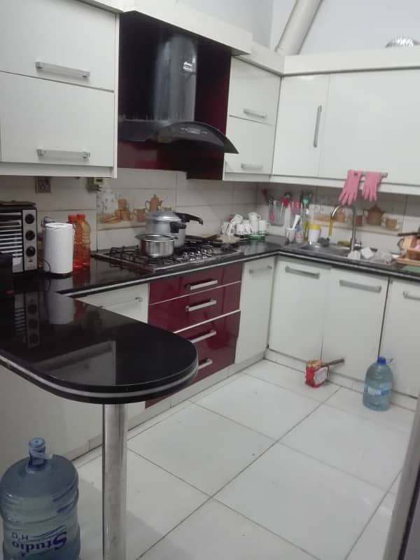 three bed dd portion for rent in johar 0