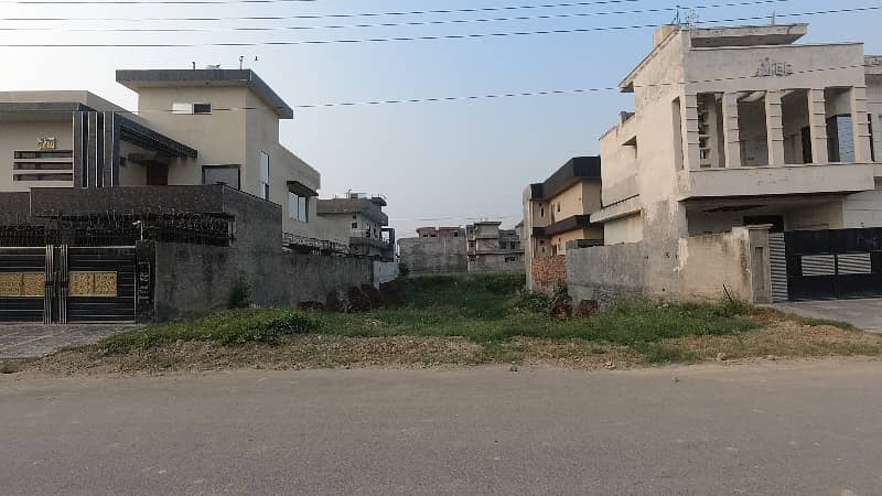 Get Your Hands On Residential Plot In Lahore Best Area 0