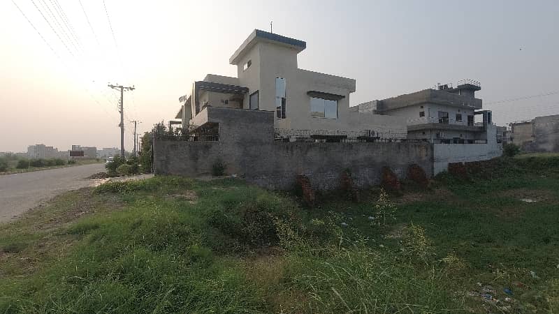 Get Your Hands On Residential Plot In Lahore Best Area 2