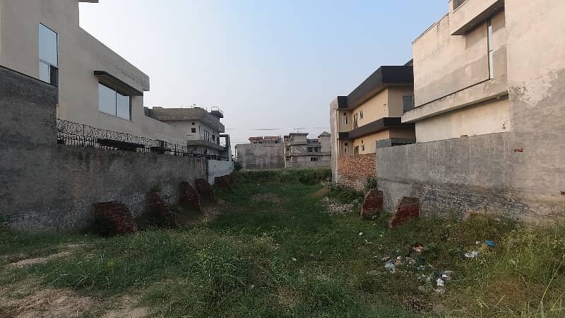 Get Your Hands On Residential Plot In Lahore Best Area 3