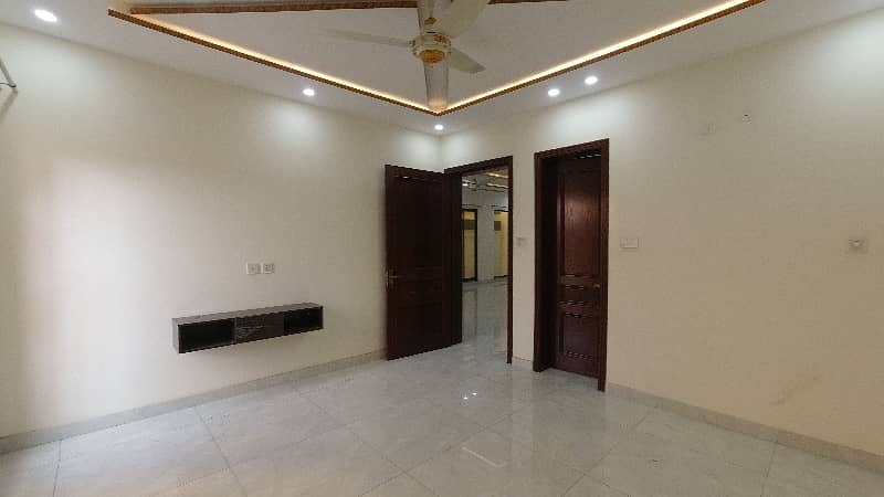 10 Marla House In Sahafi Colony 18