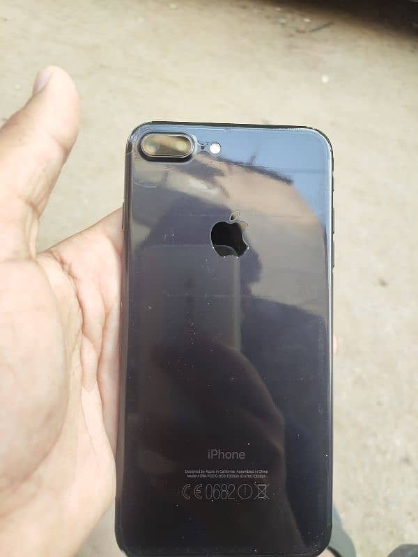 iphone 7plus ha 128gb whsp. 03191869788 bss finger nahi chalta non pta 0