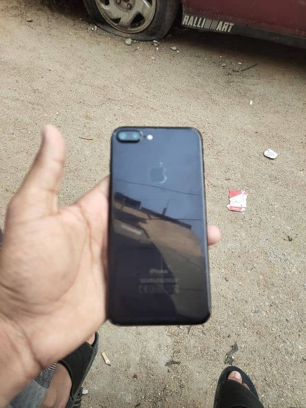 iphone 7plus ha 128gb whsp. 03191869788 bss finger nahi chalta non pta 4