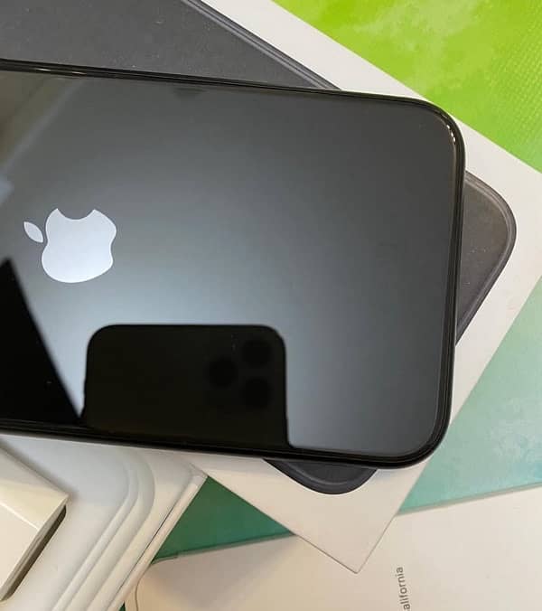 iphone 11 non pta under apple warrenty 93% health 03164204910 5