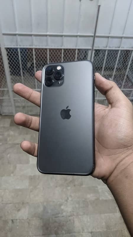 IPHONE 11 PRO 1