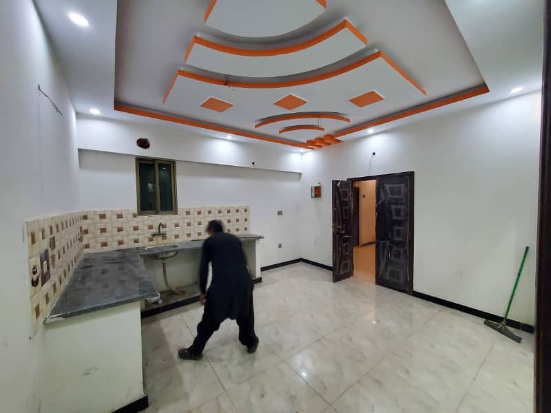 gulshan e iqbal block 5 office for rent 240 sqyds reday to move 3