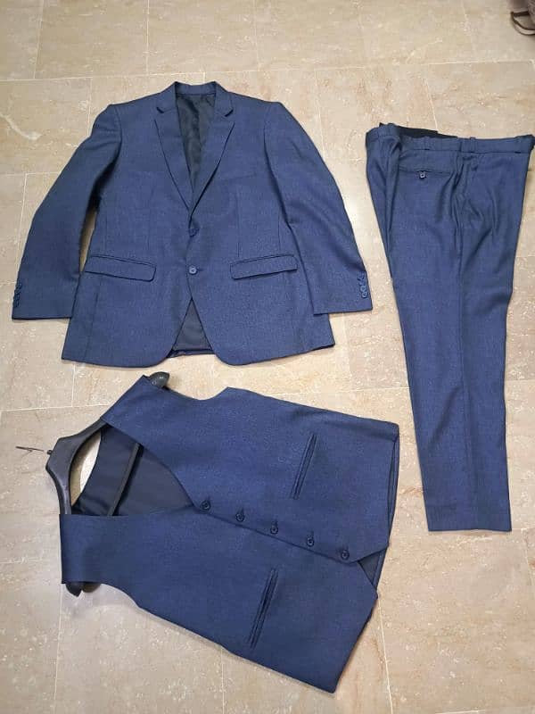 Stylish 3 piece suit for sell 0