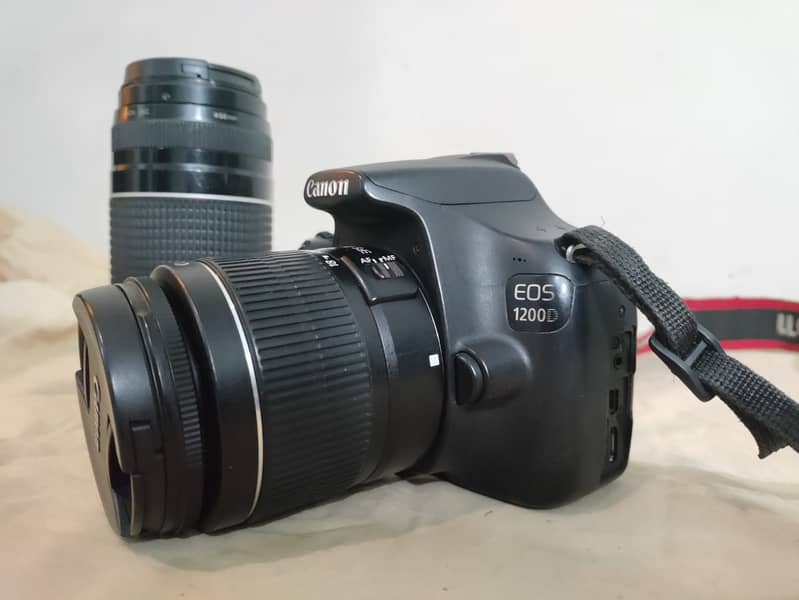 Canon 1200D with 18-55 and 75-300 lens 10/9 Condition 0