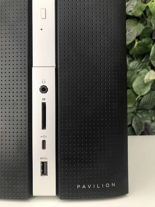 HP Pavilion 570 Tower AMD A8-9600 8GB Ddr4 128gb m2 Nvme R7 1