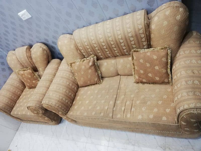 3 SEATER SOFA AND KING SIZE CHAIRS 1