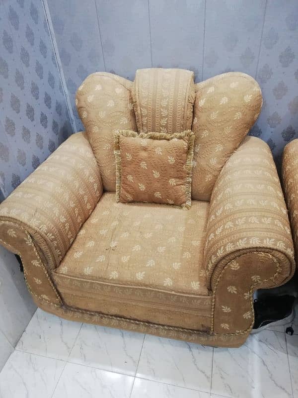 3 SEATER SOFA AND KING SIZE CHAIRS 3