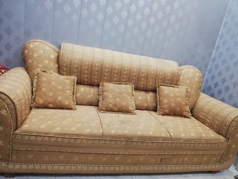 3 SEATER SOFA AND KING SIZE CHAIRS 4