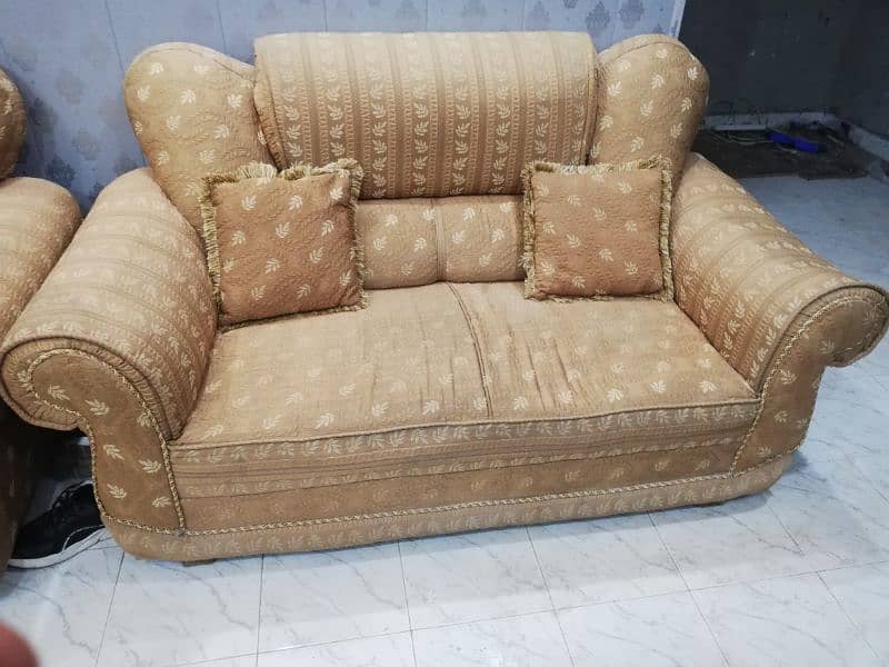 3 SEATER SOFA AND KING SIZE CHAIRS 5