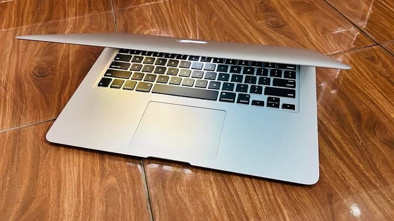 MACBOOK AIR (2017) CORE I5 (8/512gb SSD) (BOX PACK CONDITION) 7