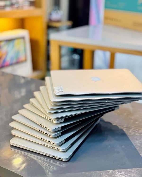 MACBOOK AIR (2017) CORE I5 (8/512gb SSD) (BOX PACK CONDITION) 0