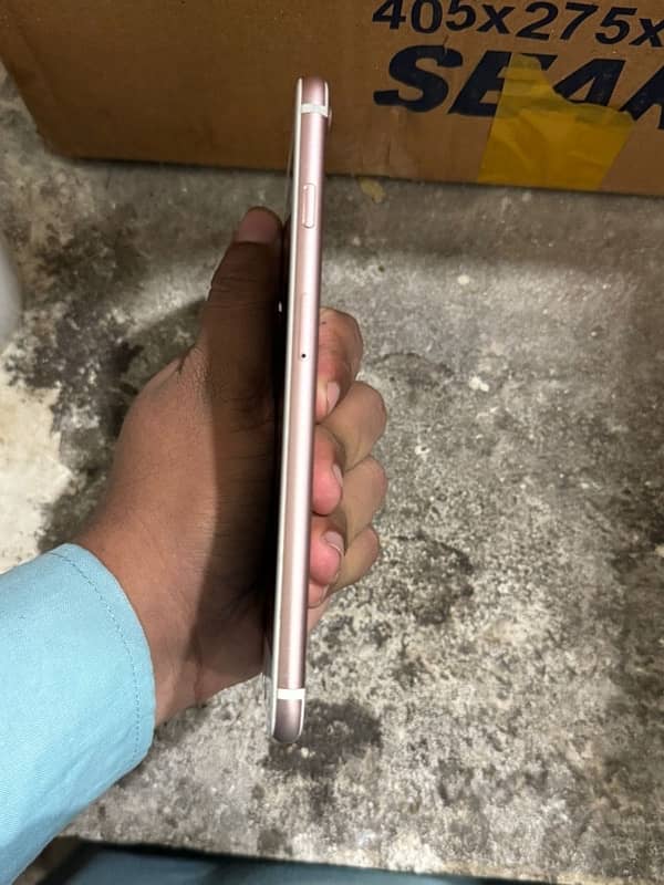 I phone 7 plus pta approved 128 gb all ok  03179937667 5