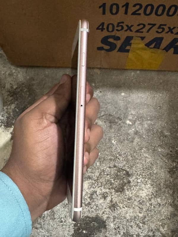 I phone 7 plus pta approved 128 gb all ok  03179937667 11