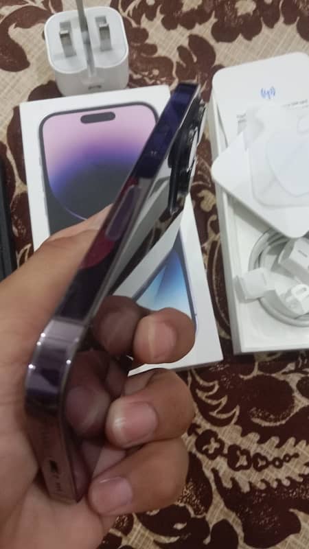 I phone 14 pro with box very good condition first hand use 7