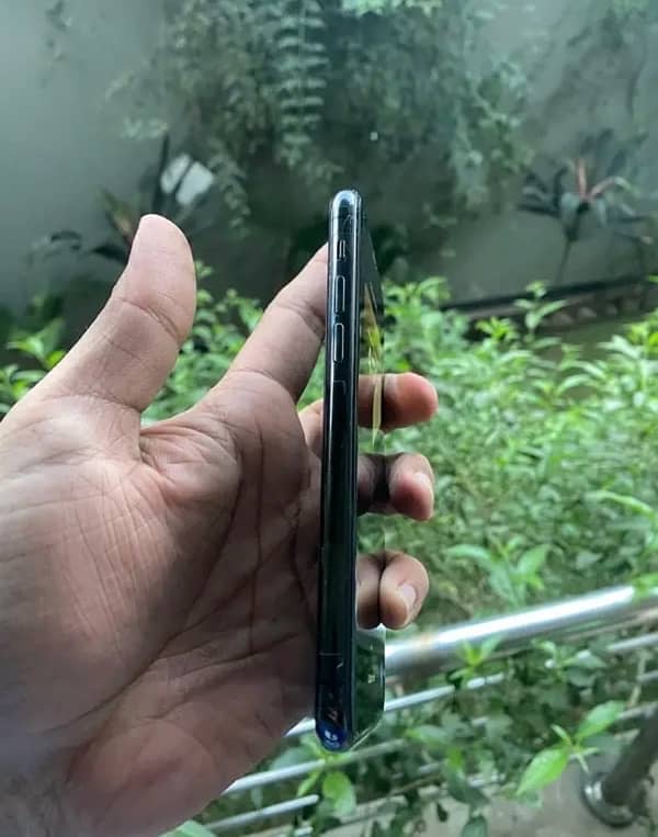 iPhone  11 pro 256 gb Pta approved 1