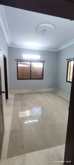 300 Sq Yd 4 Bed Dd Portion For Sale