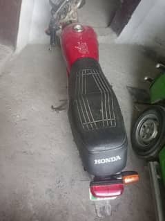 hi I am selling road price moter bike 2013