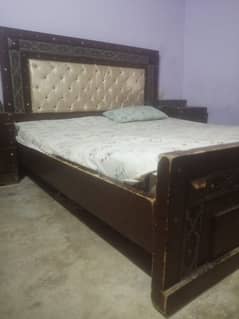 King size bed and Dressing Table for sell Argent