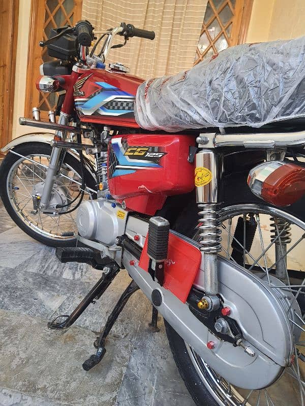 Honda CG model 24 all Punjab registered available in abbottabad 2