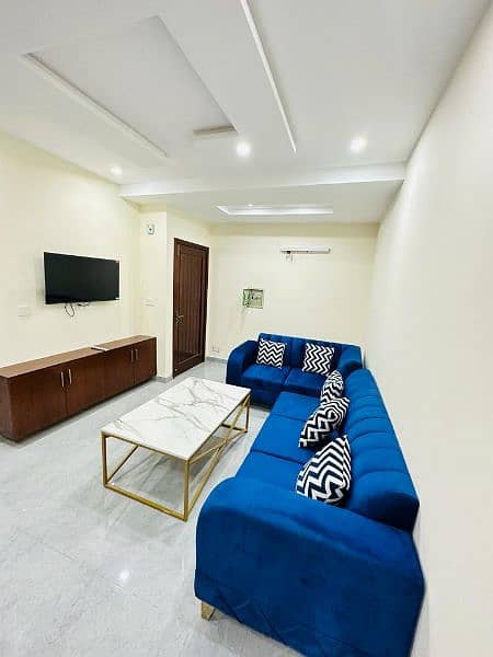 One bed luxury apartment for short stay like(3to4)hours in bahria town 2