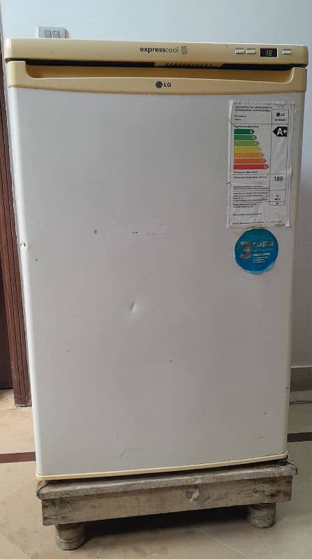 LG VERTICAL FREEZER 5