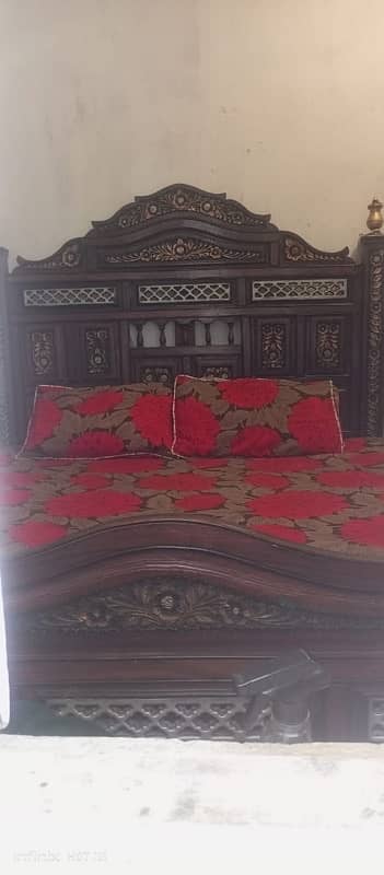 used bed set (side tables and dressing) 2