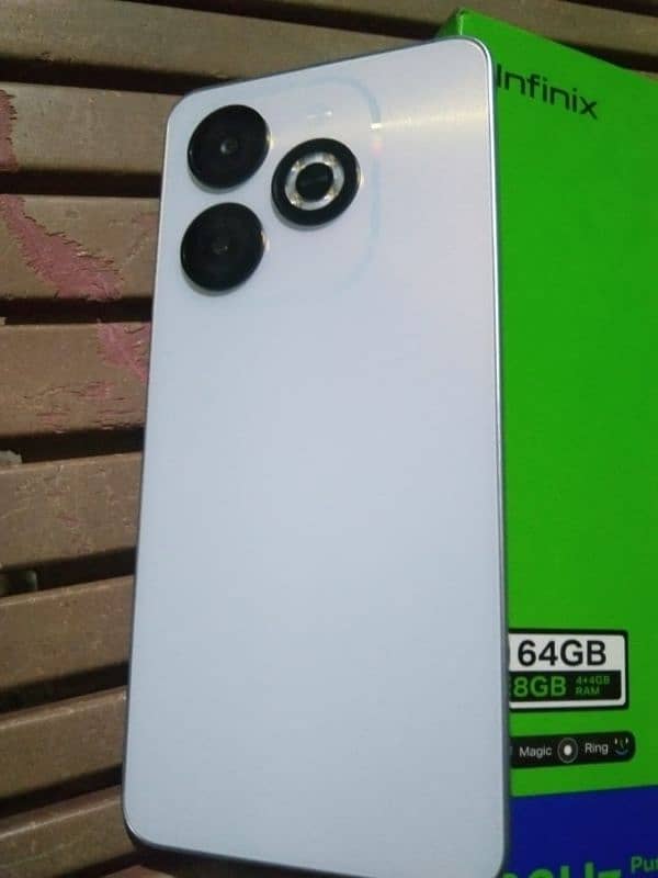 infinix smart 8 4+4/64 with full warranty 1