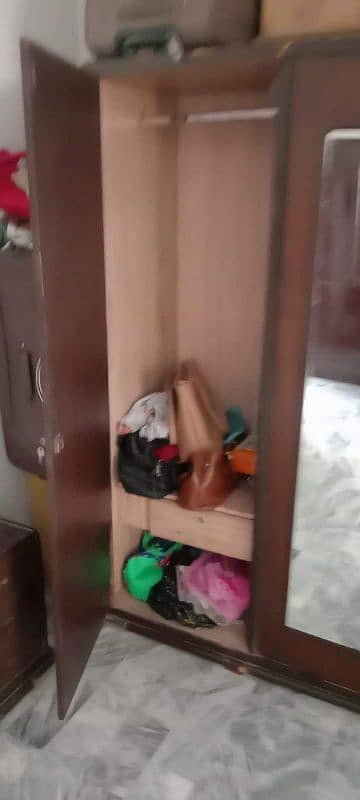 wardrobe 3 door 1